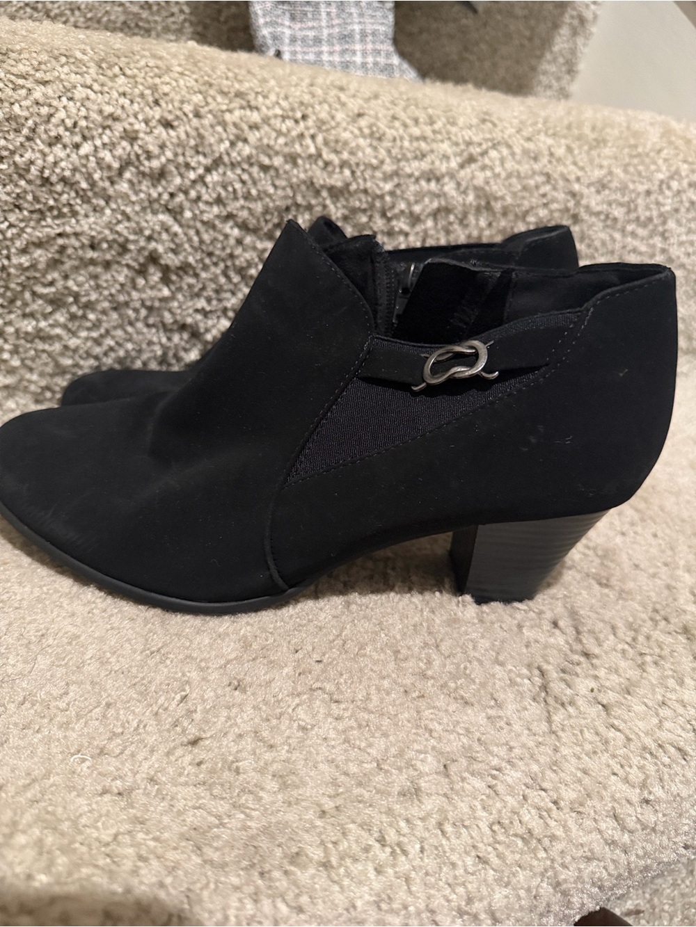 White Mountain Black Faux Suede Ankle Booties Size 8.5